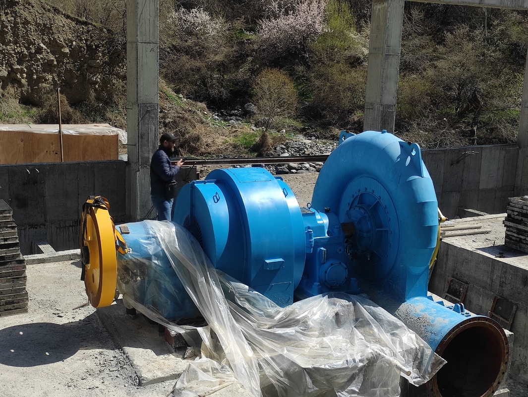 Générateur de turbine à eau de puissance couleur personnalisée sans pinceau/excitation à pinceau 220V-690V 50/60Hz 200kw-20mw Air/Eau