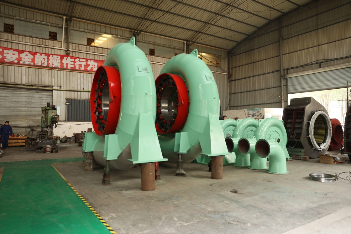 Générateur de turbine à eau 300 kW-20 MW Puissance de sortie Excitation sans pinceau Installation verticale 300-3000 tr/min Vitesse