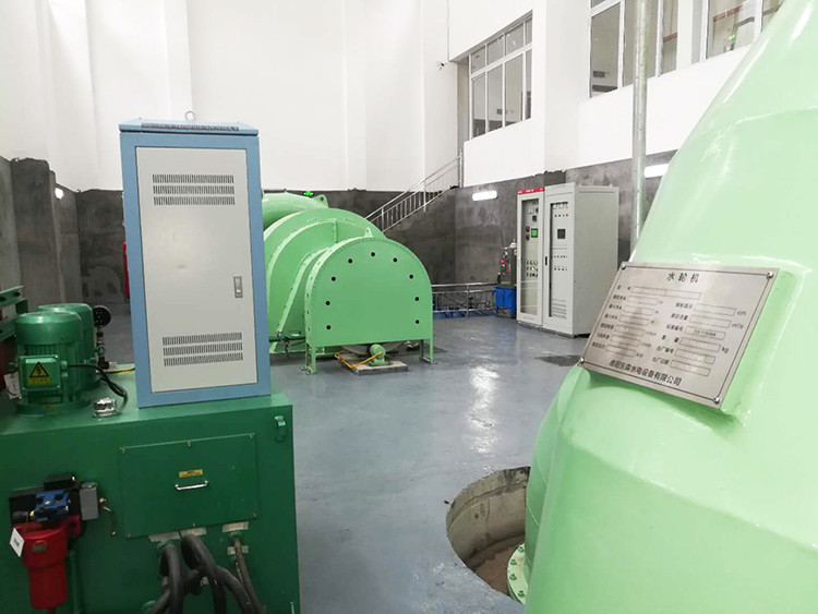 Durée de vie Générateur de turbine hydroélectrique en acier 450-1000 tours par minute pour tête d'eau 5m-500m