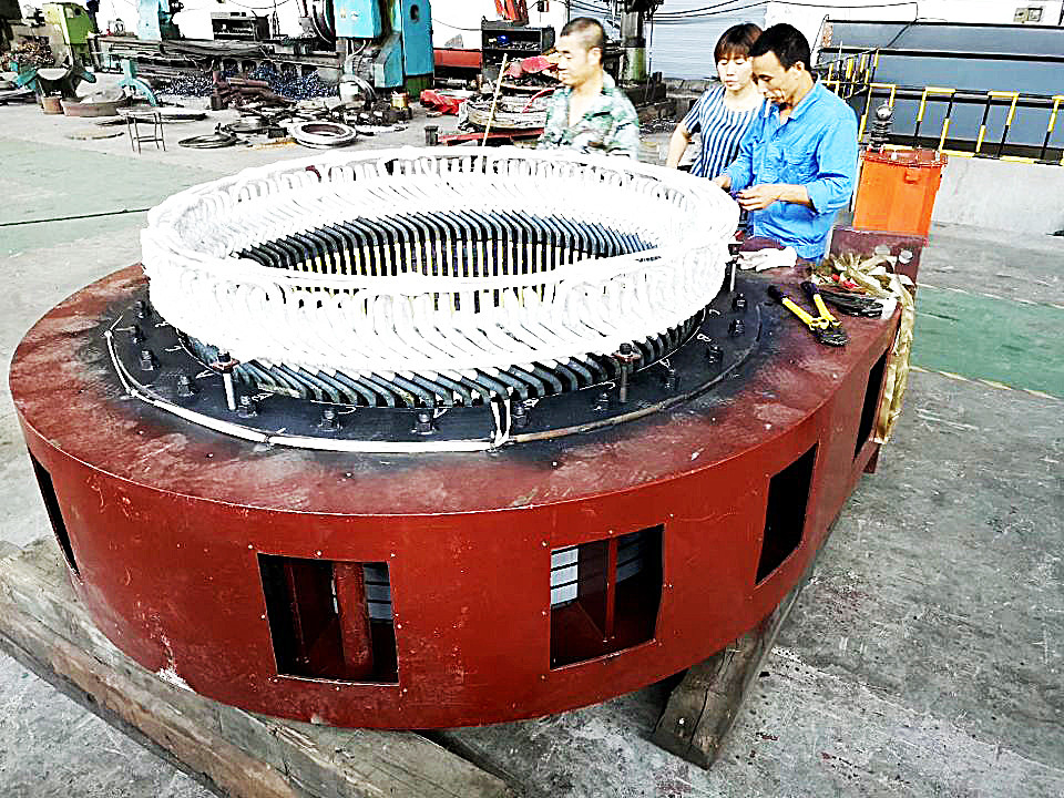 Turbine à eau sans balai de 200 kW à 20 MW 50 Hz/60 Hz personnalisée pour une utilisation en intérieur et en extérieur