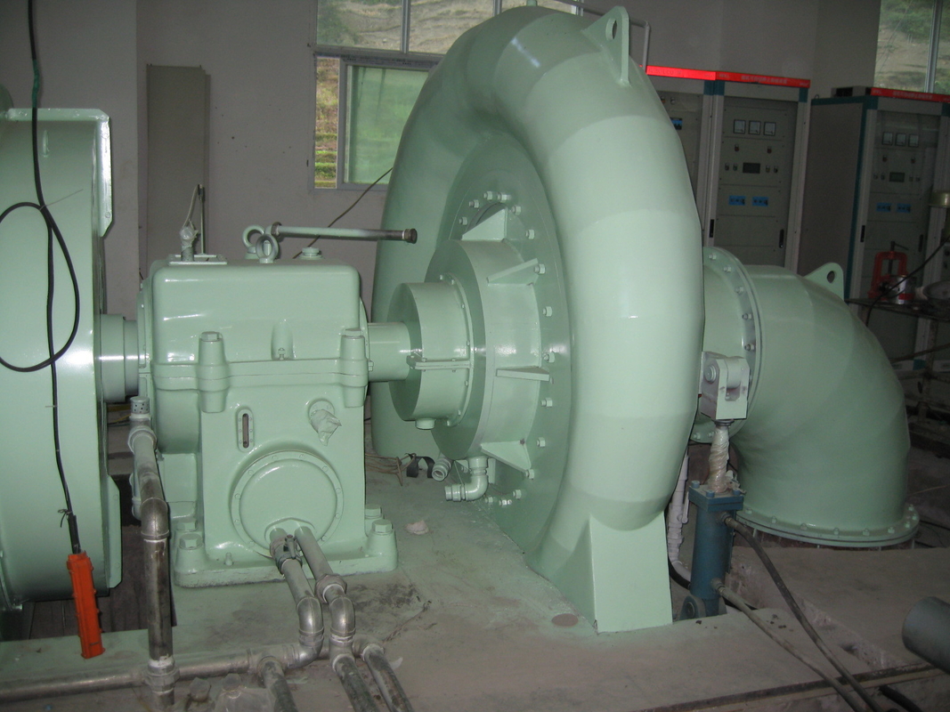 Générateur de turbine hydraulique de durabilité personnalisée avec coureur en acier inoxydable générant de la puissance à 450-1000 tr / min