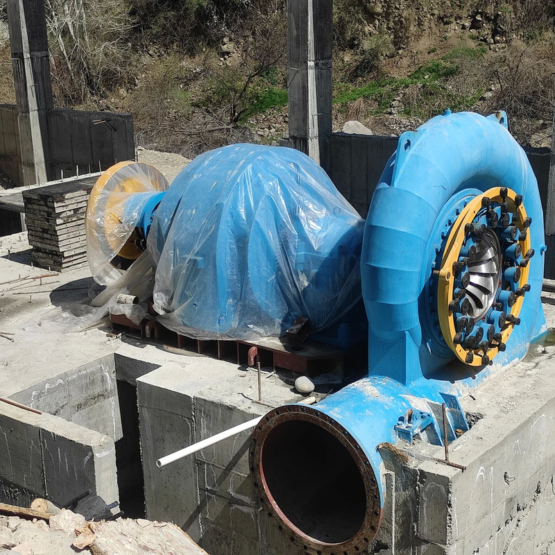 90-96% d'efficacité Générateur de turbine hydraulique pour l'hydroélectricité 5m-500m Tête d'eau 450-1000 RPM
