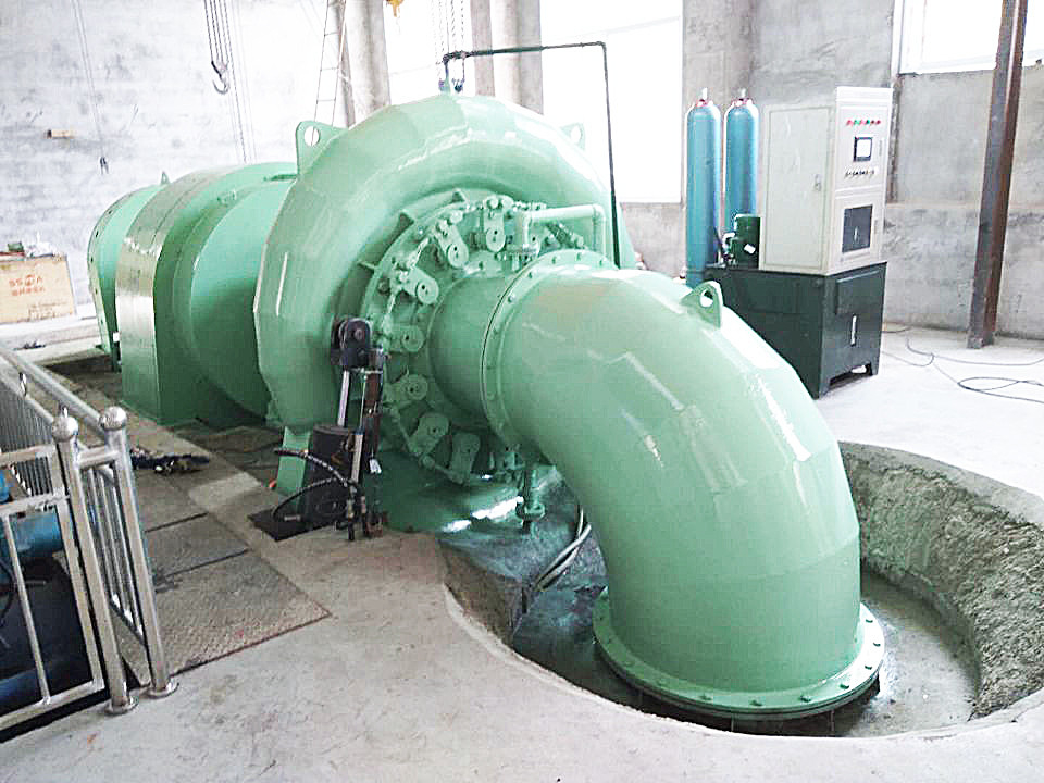 Générateur hydroélectrique pour tête d'eau