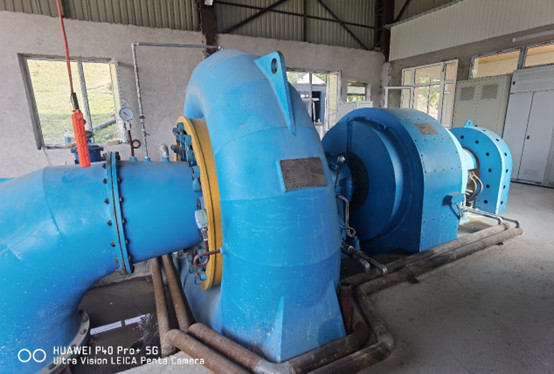 Générateur de turbine hydroélectrique à régulateur micro-ordinateur hydraulique haute performance pour système sur réseau/hors réseau 100KW-3MW