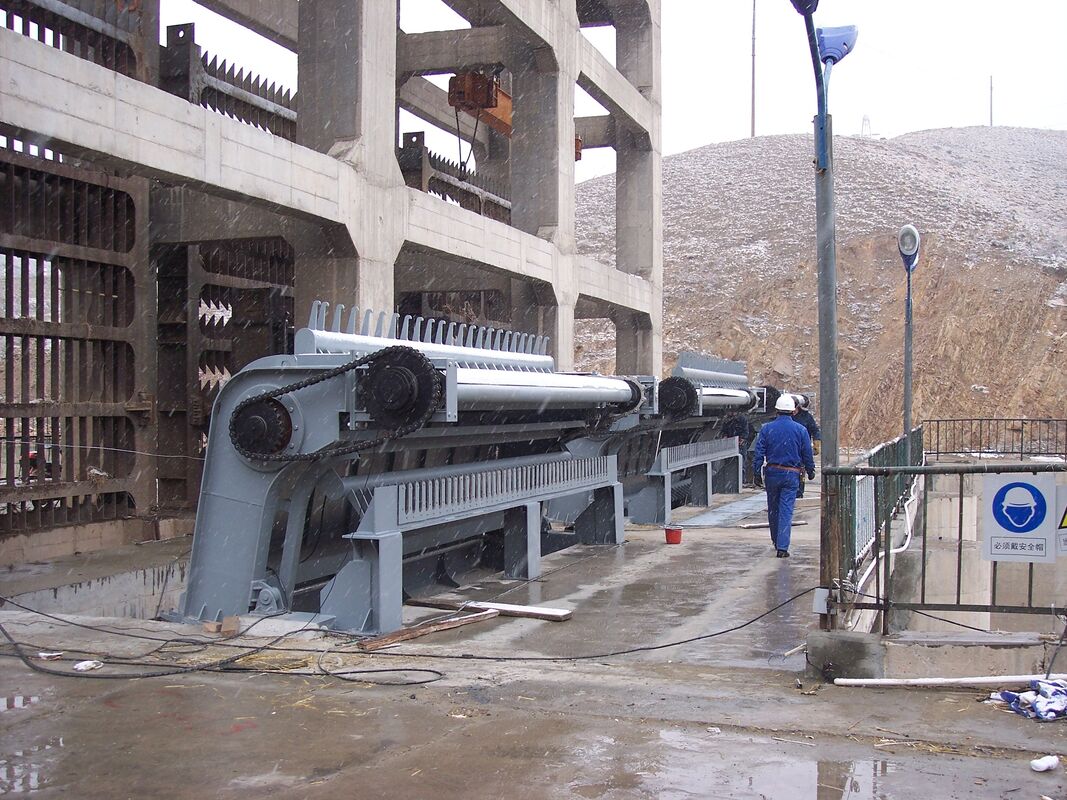 Épaisseur de 4,5 à 16 mm Machine de nettoyage de garde-manger avec une plage de vitesse de 150 à 1000 tr/min et une largeur de garde-manger de 0,5 à 3 mètres