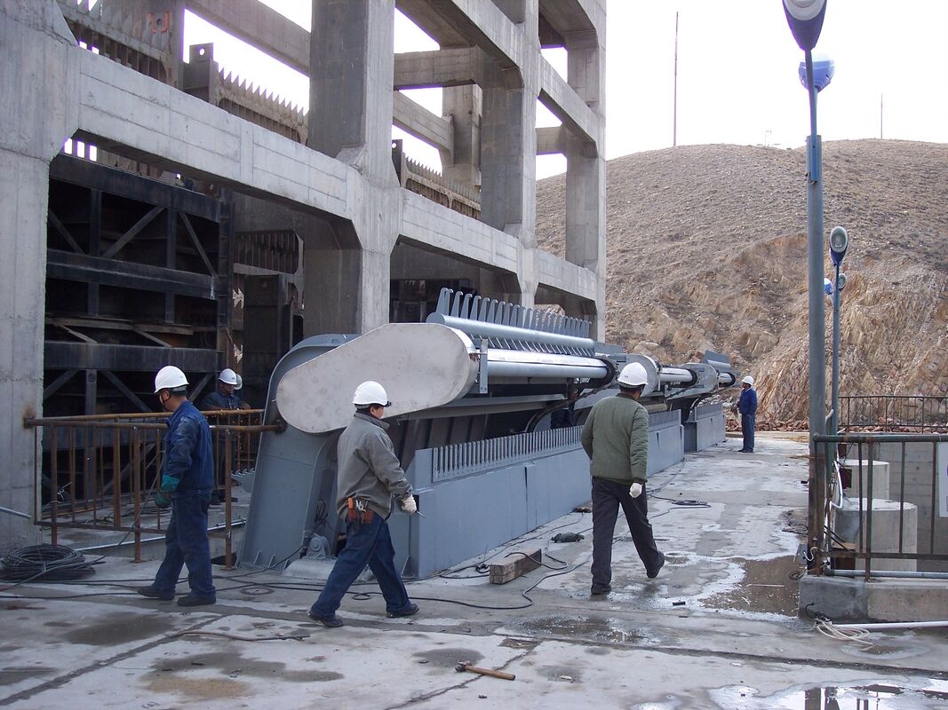 Épaisseur de 4,5 à 16 mm Machine de nettoyage de garde-manger avec une plage de vitesse de 150 à 1000 tr/min et une largeur de garde-manger de 0,5 à 3 mètres