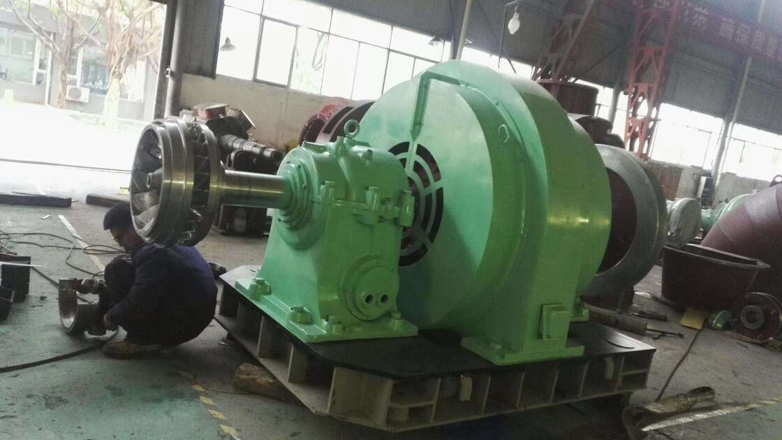 Mode de régulation automatique pour turbine Francis avec générateur, disposition horizontale ou verticale et vitesse nominale de 450-1000 tr/min pour la production d'électricité