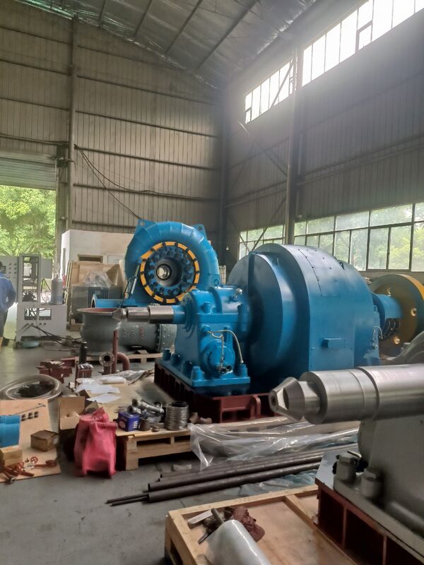 Mode de régulation automatique pour turbine Francis avec générateur, disposition horizontale ou verticale et vitesse nominale de 450-1000 tr/min pour la production d'électricité