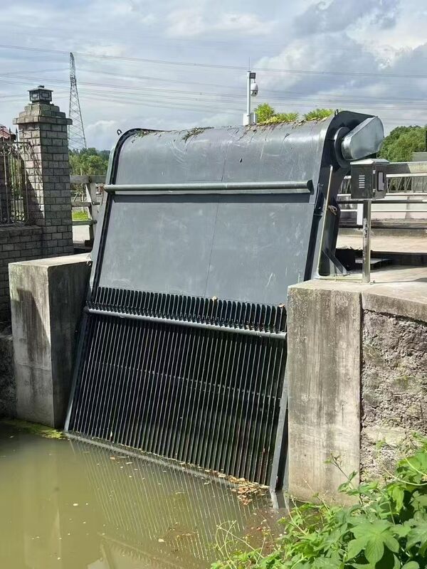 Machine de nettoyage de grille à déchets personnalisable d'une épaisseur de 4,5 à 16 mm avec installation fixe ou portable et commande automatique ou manuelle