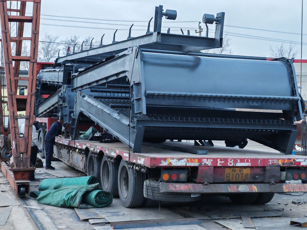 Machine de nettoyage de grille de débris OEM avec une épaisseur de 4,5 à 16 mm et un espacement de grille de 0,39 à 15 mm pour l'entretien des prises d'eau