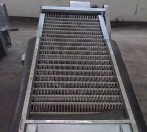 Machine de nettoyage industriel compatible avec des largeurs de rack de 0,5 à 3 mètres et composants en acier haute résistance résistants à la corrosion pour un contrôle automatique ou manuel