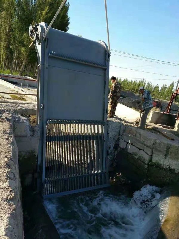Machine de nettoyage de grille à déchets motorisée avec une épaisseur de 4,5 à 16 mm et une plage de vitesse de 150 à 1000 tr/min pour l'élimination des débris industriels