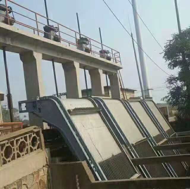 Machine de nettoyage industriel compatible avec des largeurs de rack de 0,5 à 3 mètres et composants en acier haute résistance résistants à la corrosion pour un contrôle automatique ou manuel