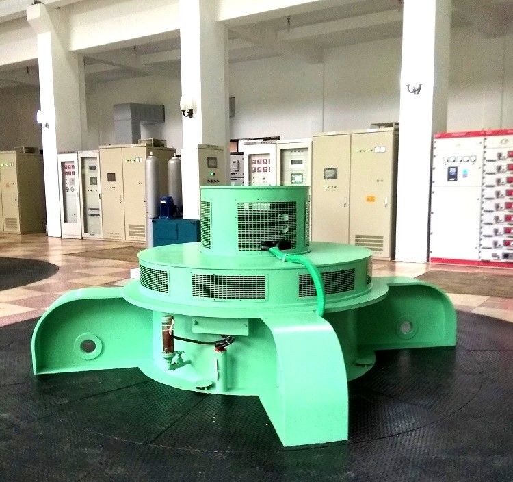 Facteur de puissance 0,8-0,9 Générateur à turbine hydraulique équipé de lames en acier inoxydable idéal pour la production d'énergie industrielle
