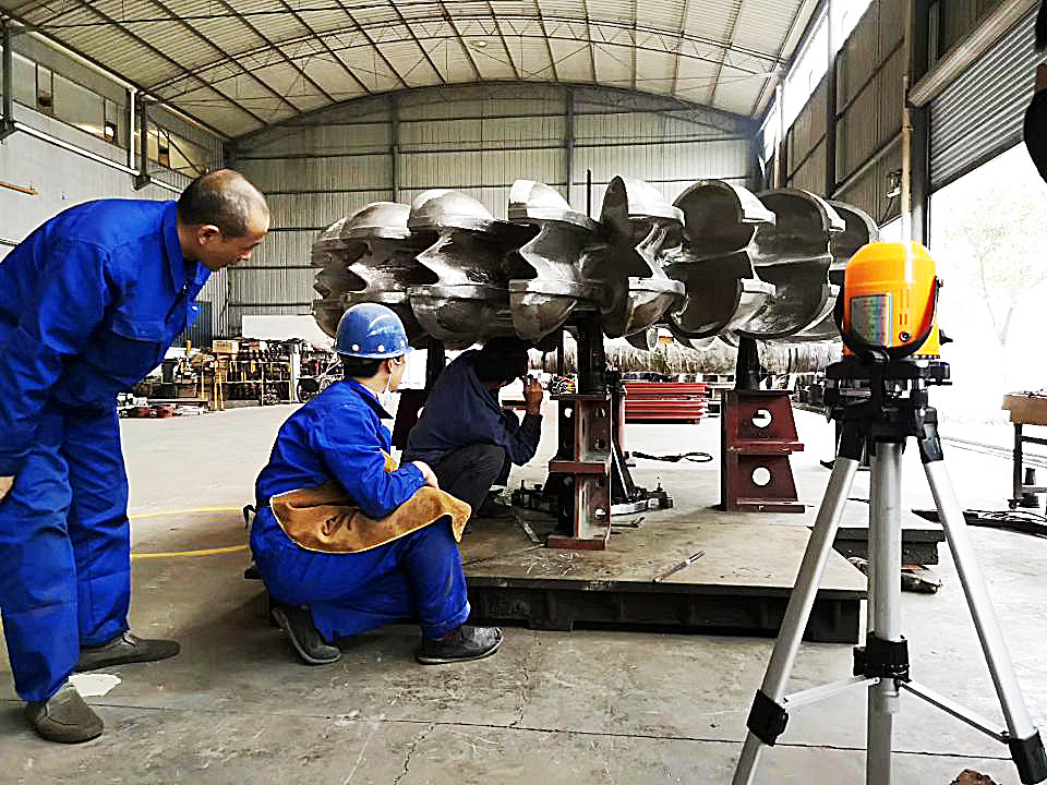 Générateur de turbine de type Pelton avec mode d'excitation sans pinceau