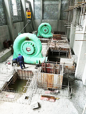 Générateur de turbine à eau verticale de puissance 200 kW-20 MW Contrôle automatique Couleur personnalisée