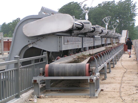 Épaisseur de 4,5 à 16 mm Machine de nettoyage de garde-manger avec une plage de vitesse de 150 à 1000 tr/min et une largeur de garde-manger de 0,5 à 3 mètres